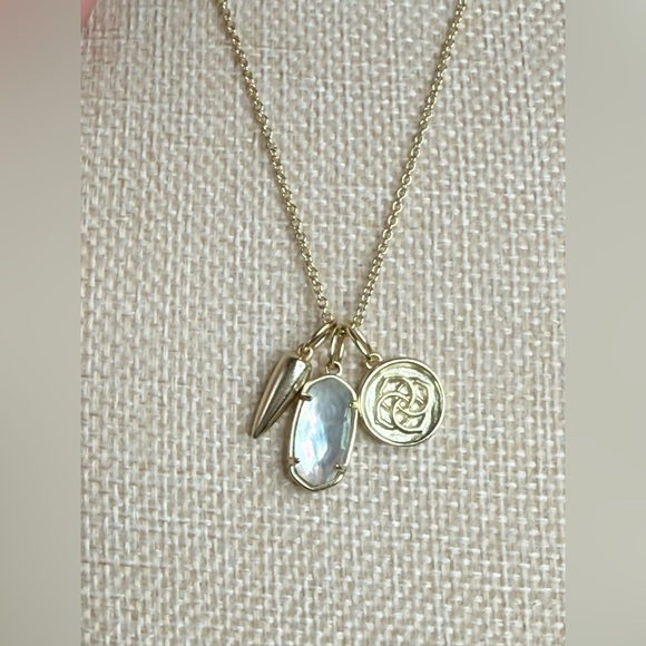 Jewelry - Kendra Scott Dira gold coin charm necklace ivory mother of pearl toggle clasp